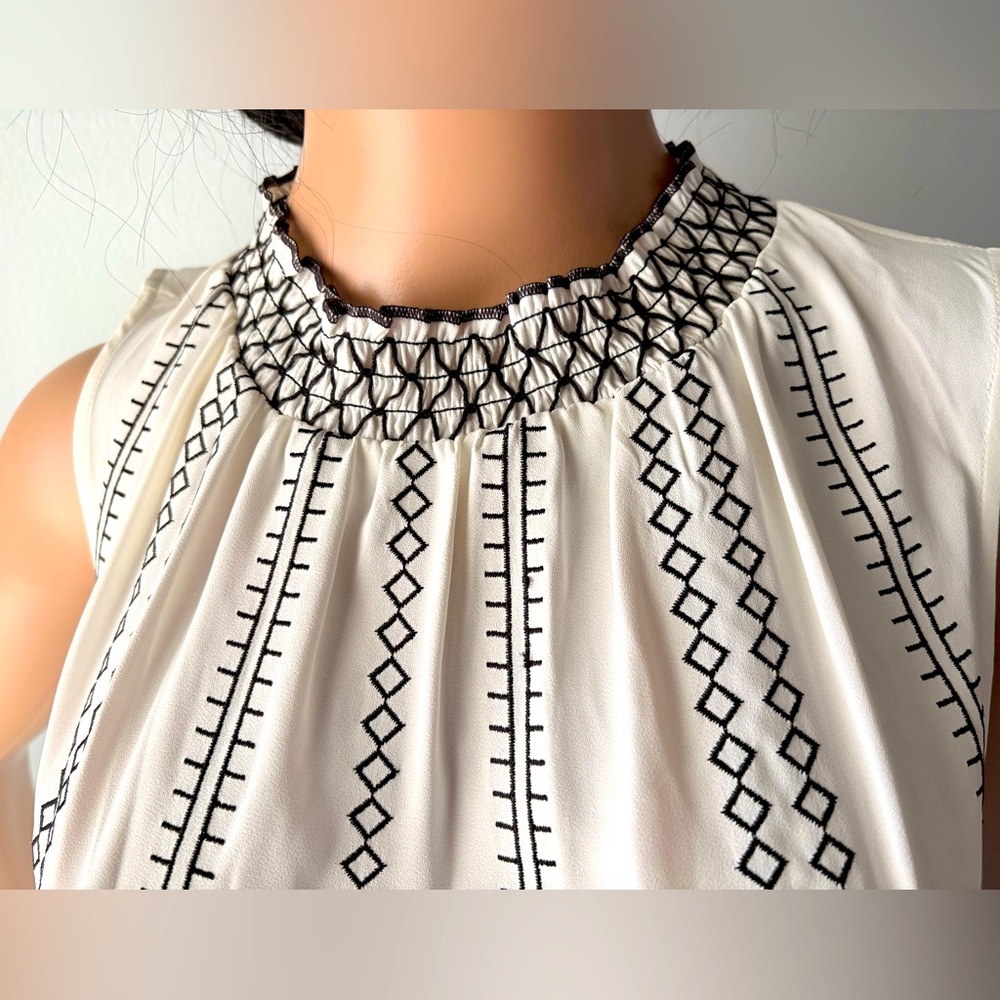 White House Black Market Beige/Black striped embroidered stitch top size 6 - Picture 4 of 9